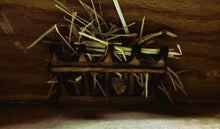 FADEDA Stall Tradition II / Höhe:18,5 cm / handbemalt / detailgetreue Krippen Figuren - Weihnachten Tisch Dekoration Krippe Zubehör