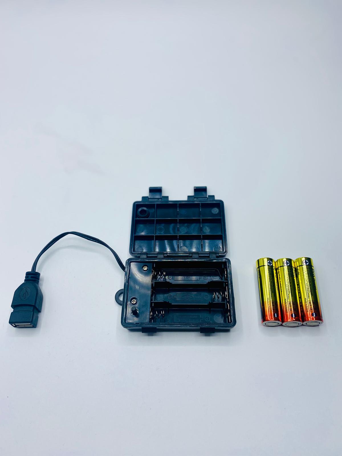 FADEDA Batteriebox f. 3x AA, ON/OFF/TIMER 6 Std. Betrieb/ 18 Std. Pause/USB-Anschluss  / Höhe: 1 cm / 10cm USB Kabel / detailgetreue Krippen Figuren - Weihnachten Tisch Dekoration Krippe Zubehör