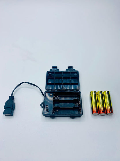 FADEDA Batteriebox f. 3x AA, ON/OFF/TIMER 6 Std. Betrieb/ 18 Std. Pause/USB-Anschluss  / Höhe: 1 cm / 10cm USB Kabel / detailgetreue Krippen Figuren - Weihnachten Tisch Dekoration Krippe Zubehör