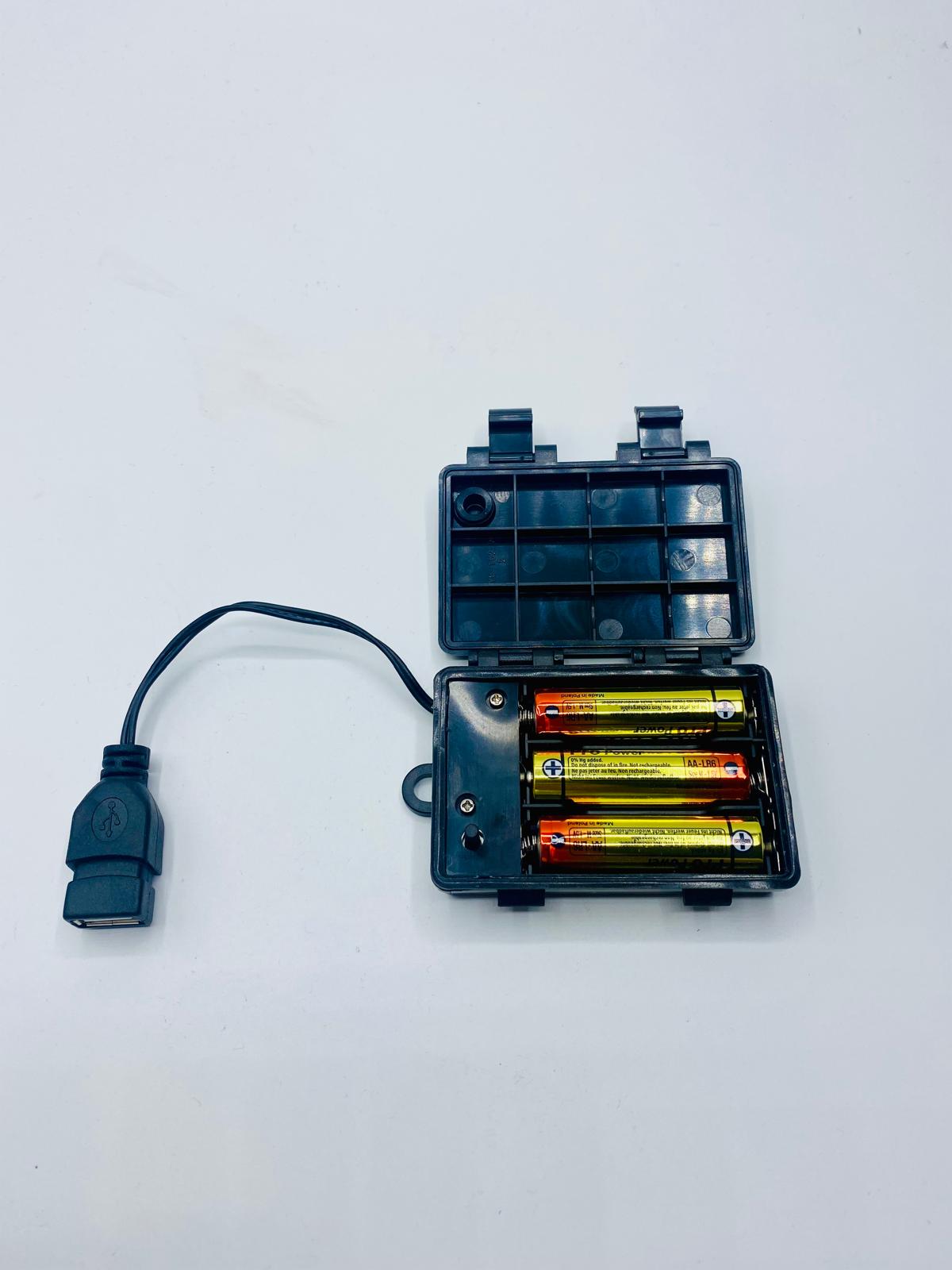 FADEDA Batteriebox f. 3x AA, ON/OFF/TIMER 6 Std. Betrieb/ 18 Std. Pause/USB-Anschluss  / Höhe: 1 cm / 10cm USB Kabel / detailgetreue Krippen Figuren - Weihnachten Tisch Dekoration Krippe Zubehör