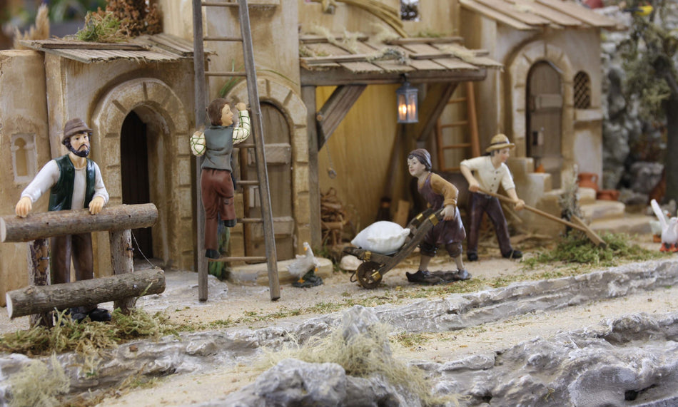 FADEDA Josef / Höhe:11 cm / handbemalt / detailgetreue Krippen Figuren - Weihnachten Tisch Dekoration Krippe Zubehör