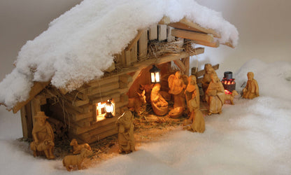 FADEDA JOK: Hirte kniend, mit Schaf   / Höhe:12 cm / handbemalt / detailgetreue Krippen Figuren - Weihnachten Tisch Dekoration Krippe Zubehör
