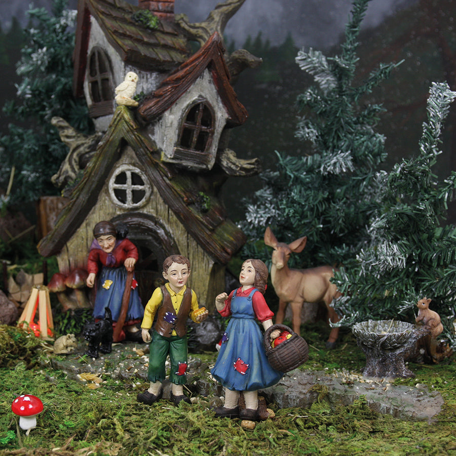 FADEDA Blätternest mit Eichhörnchen  / Höhe:6 cm / handbemalt / detailgetreue Krippen Figuren - Weihnachten Tisch Dekoration Krippe Zubehör