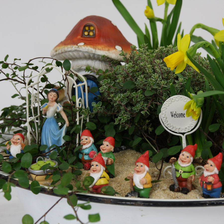 8x FADEDA Schneewittchen und die sieben Zwerge  / Höhe:8 cm / handbemalt / detailgetreue Krippen Figuren - Weihnachten Tisch Dekoration Krippe Zubehör