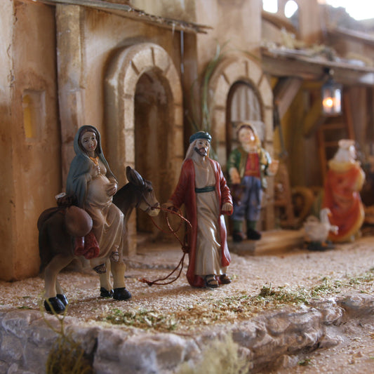 2x FADEDA Herbergssuche   / Höhe:9 cm / handbemalt / detailgetreue Krippen Figuren - Weihnachten Tisch Dekoration Krippe Zubehör