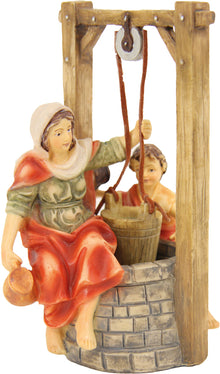 FADEDA JOK: Brunnen mit Magd und Kind   / Höhe:8 cm / handbemalt / detailgetreue Krippen Figuren - Weihnachten Tisch Dekoration Krippe Zubehör