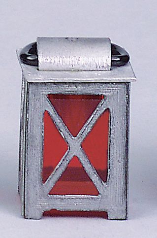 FADEDA Zinnlaterne mit Bügel und Einsatz rot, LxBxH in mm: 20x20x40. Für Krippen, Miniatur-, Hobby- und Modellbau, Puppenhauszubehör u. Modelleisenbahn.