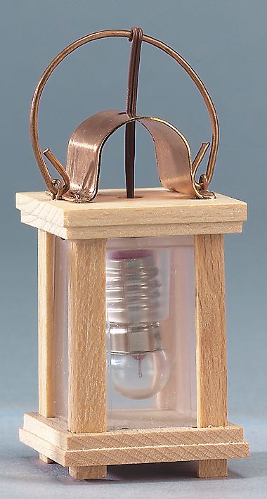 FADEDA Holzlaterne mit Kupfer Deckel und Kupferbügel der Einsatz ist klar mit großer E10 Glühlampe, LxBxH in mm: 25x25x80. Für Krippen, Miniatur-, Hobby- und Modellbau, Puppenhauszubehör u. Modelleisenbahn.