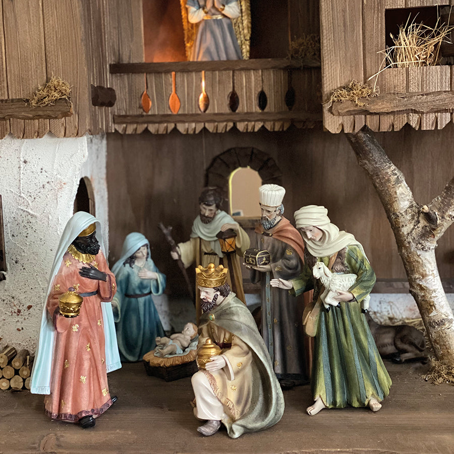 FADEDA JOK: Hirte kniend, mit Schaf   / Höhe:12 cm / handbemalt / detailgetreue Krippen Figuren - Weihnachten Tisch Dekoration Krippe Zubehör