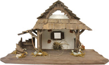 FADEDA Stall Guteneck   / Höhe:31 cm / handbemalt / detailgetreue Krippen Figuren - Weihnachten Tisch Dekoration Krippe Zubehör