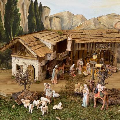 FADEDA Stall Schwanhof   / Höhe:30 cm / handbemalt / detailgetreue Krippen Figuren - Weihnachten Tisch Dekoration Krippe Zubehör