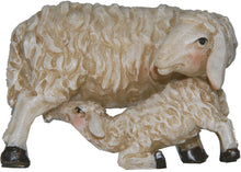 FADEDA Mutterschaf mit Lamm   / Höhe:4 cm / handbemalt / detailgetreue Krippen Figuren - Weihnachten Tisch Dekoration Krippe Zubehör