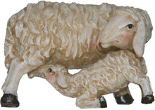 FADEDA Mutterschaf mit Lamm   / Höhe:5 cm / handbemalt / detailgetreue Krippen Figuren - Weihnachten Tisch Dekoration Krippe Zubehör
