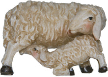 FADEDA Mutterschaf mit Lamm   / Höhe:2 cm / handbemalt / detailgetreue Krippen Figuren - Weihnachten Tisch Dekoration Krippe Zubehör
