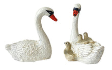 2x FADEDA Schwanenfamilie   / Höhe:3,6 cm / handbemalt / detailgetreue Krippen Figuren - Weihnachten Tisch Dekoration Krippe Zubehör