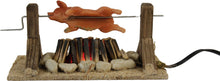 FADEDA Spanferkel, Sau, Schwein am Lagerfeuer, LED  / Höhe:14 cm / handbemalt / detailgetreue Krippen Figuren - Weihnachten Tisch Dekoration Krippe Zubehör