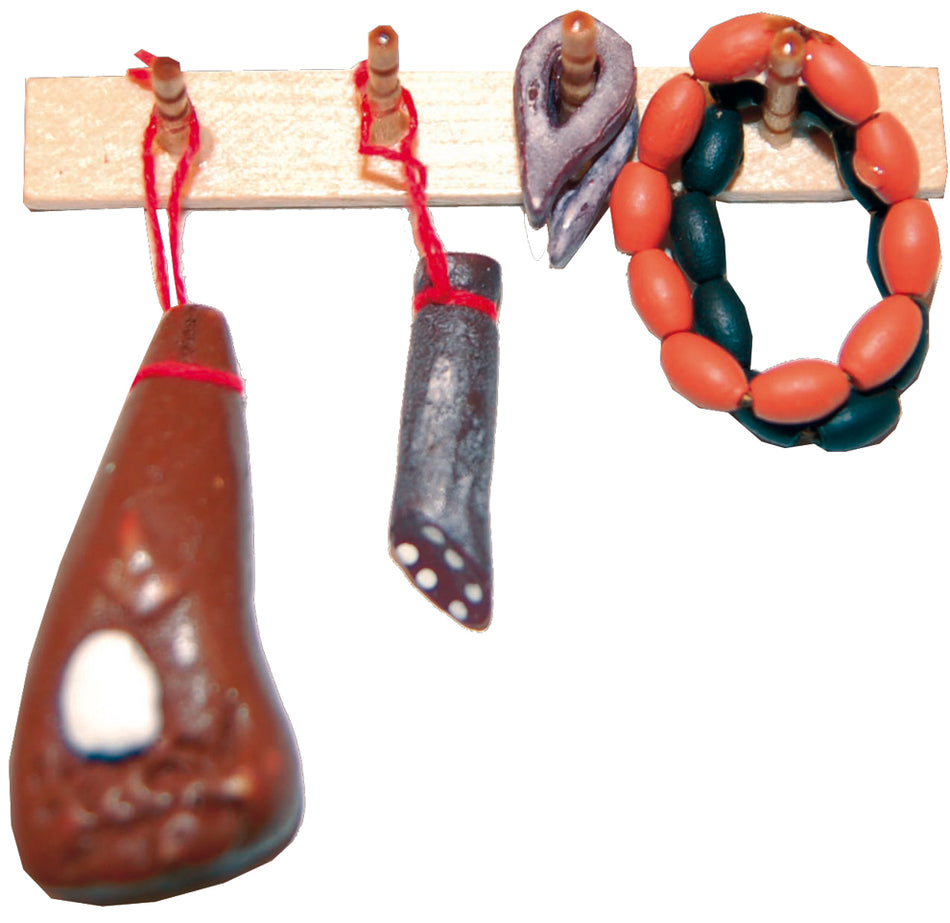 FADEDA Wurstgehänge  / Höhe:6 cm / handbemalt / detailgetreue Krippen Figuren - Weihnachten Tisch Dekoration Krippe Zubehör