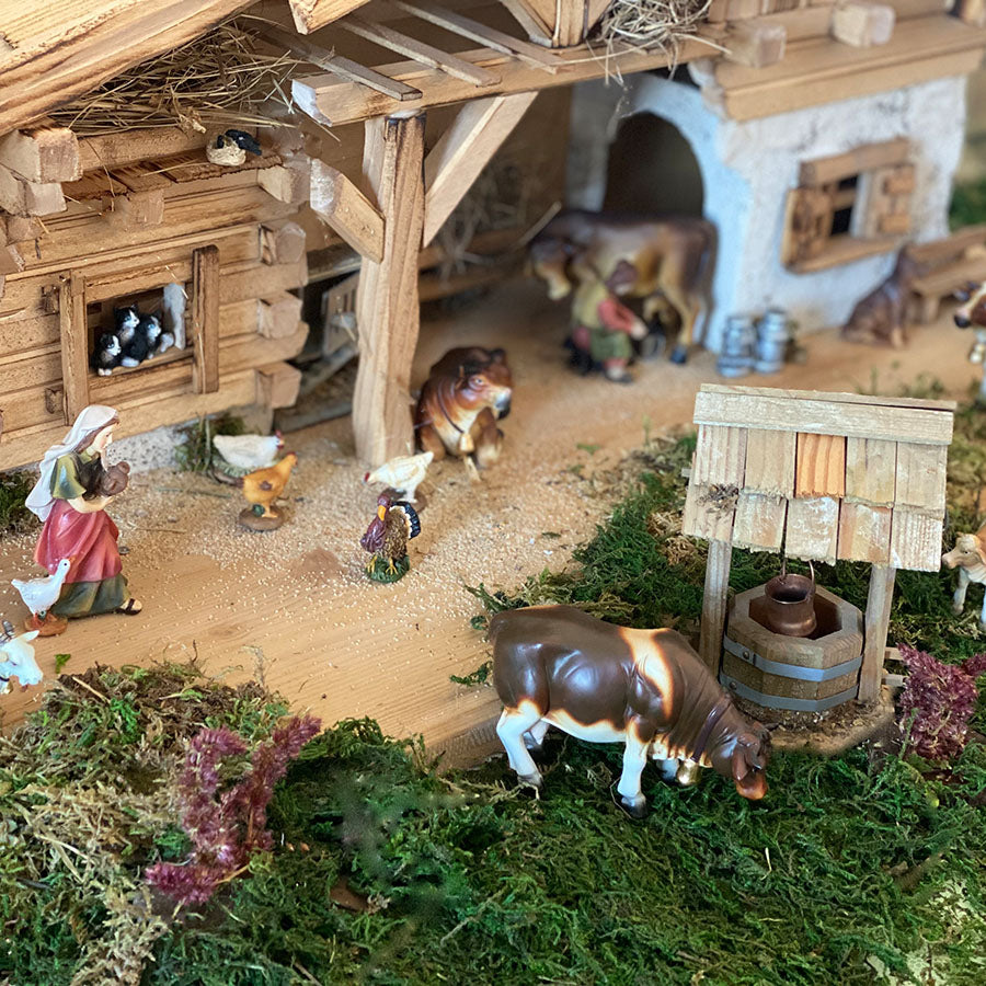 FADEDA Hofbrunnen mit Dach  / Höhe:13 cm / handbemalt / detailgetreue Krippen Figuren - Weihnachten Tisch Dekoration Krippe Zubehör